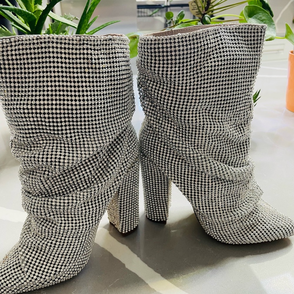 by the way. Black and White Houndstooth Heeled Boots - Picture 4 of 7